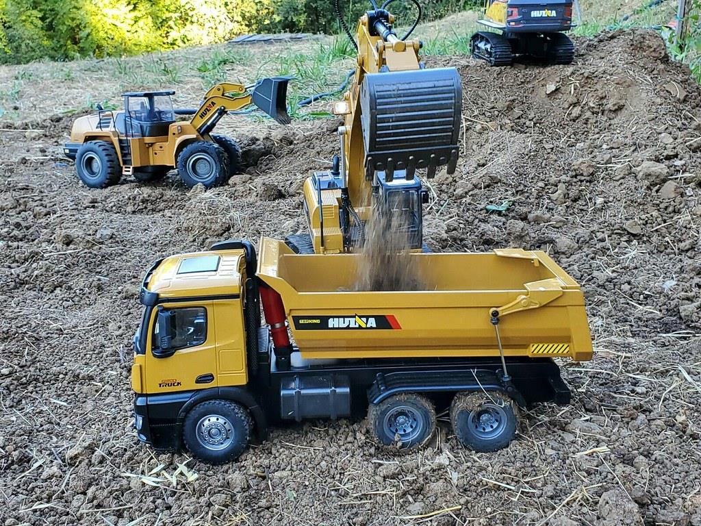 HUINA 1582 full metal RC damperli kamyon ön görünüm