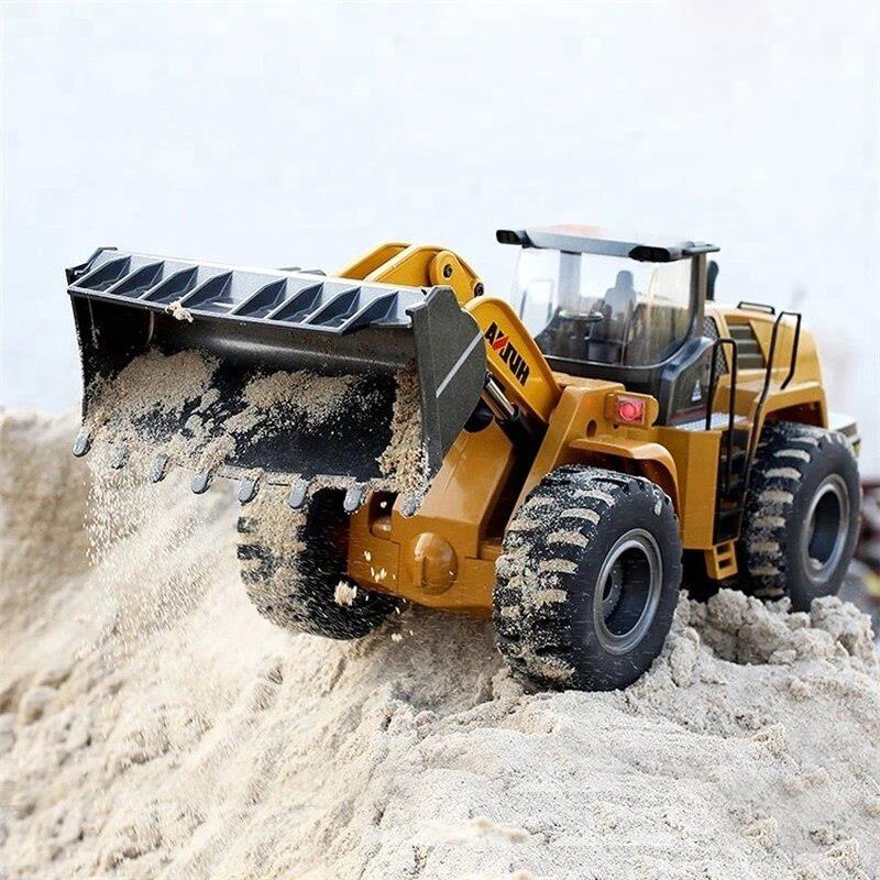 HUINA 1583 full metal RC wheel loader ön görünüm